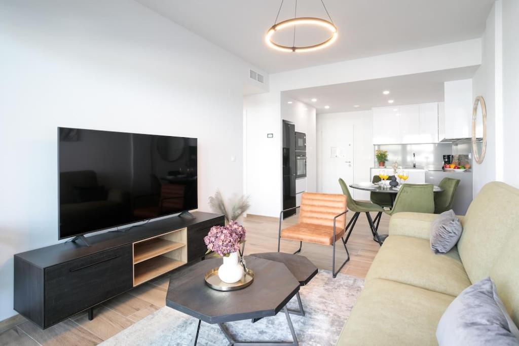 Arenales Terrace Refugee New Apartment With Pool And Gym อาเรนาเลส เดล ซอล ภายนอก รูปภาพ